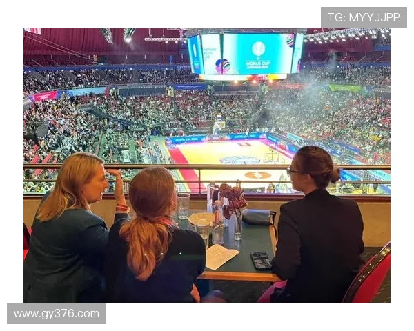 力克捷克女篮晋级全队欢庆时刻